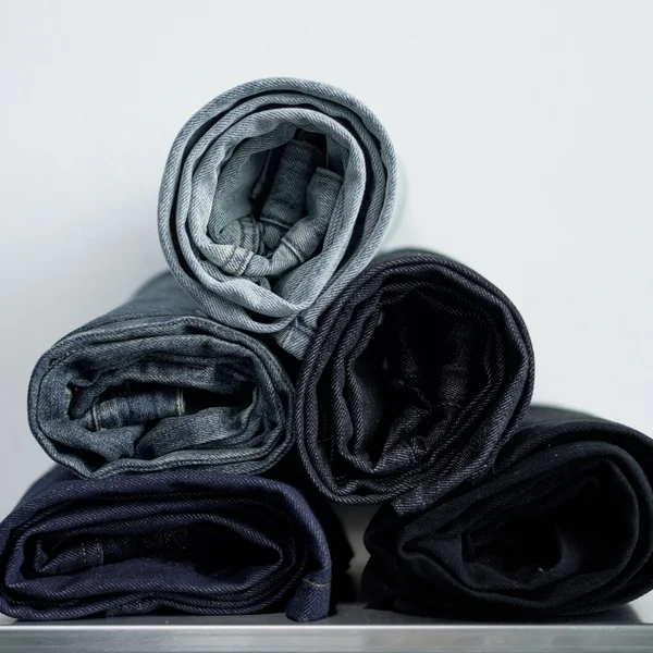 Raw denim là gì? Đặc điểm, cách bảo quản và những điều cần biết về chất liệu denim